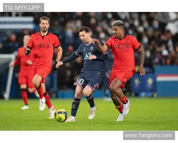 巴黎圣日耳曼主场战平里昂,梅西连场进球助球队保持不败势头 巴黎圣日耳曼主场战平里昂,梅西连场进球助球队保持不败势头