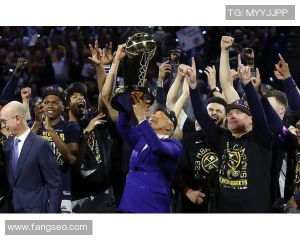 掘金全队备战季后赛,主帅麦克迪斯将率队冲击总冠军 掘金全队备战季后赛,主帅麦克迪斯将率队冲击总冠军